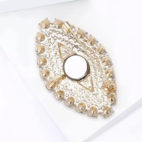 Gaze Evil Eye Royal Blue Crystals Brooch - Picture 3 of 3